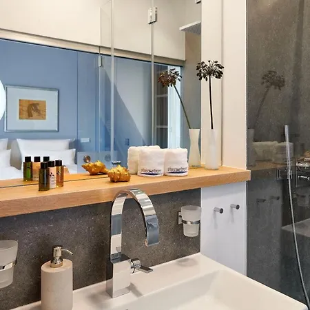 Cosy With Balcony بيت للعطل